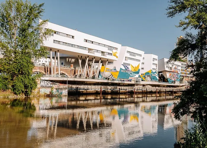 Urban Island I Riverside s